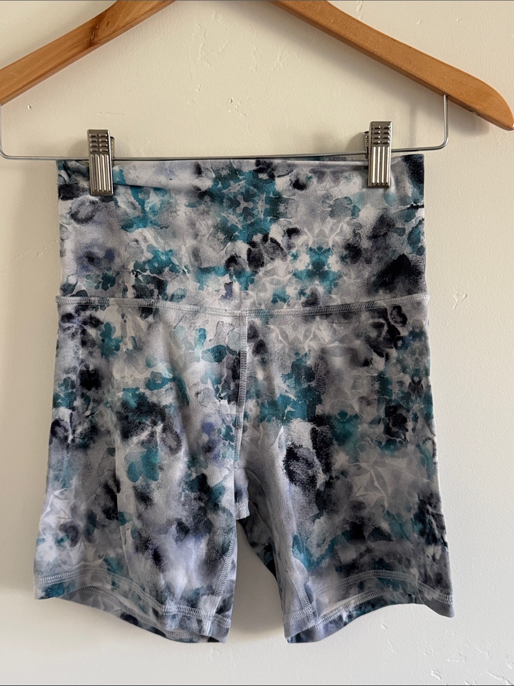 lululemon Tie-Dye Teal & Gray Athletic Bike Shorts